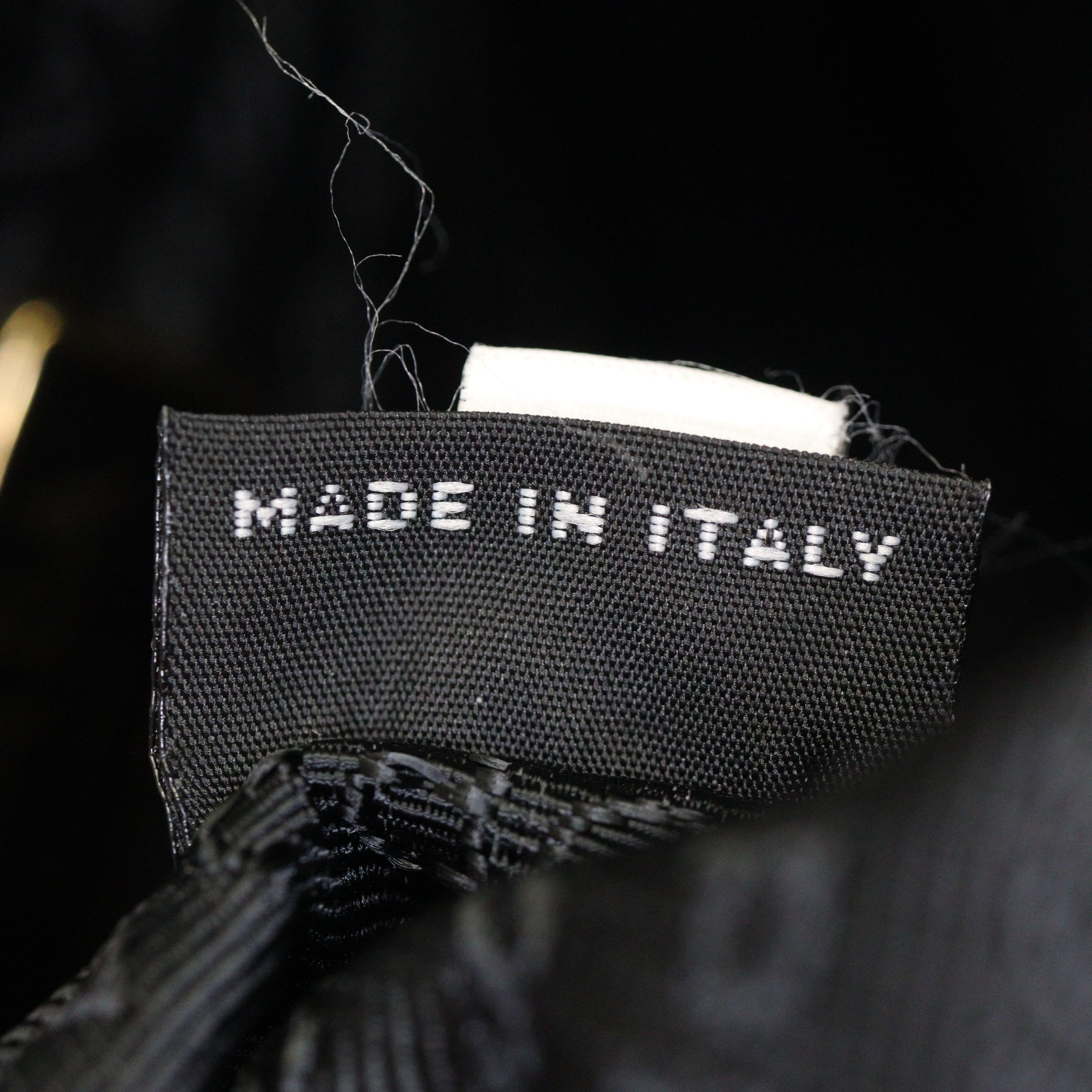 Prada Re-edition 2005 Saffiano Shoulder Bag