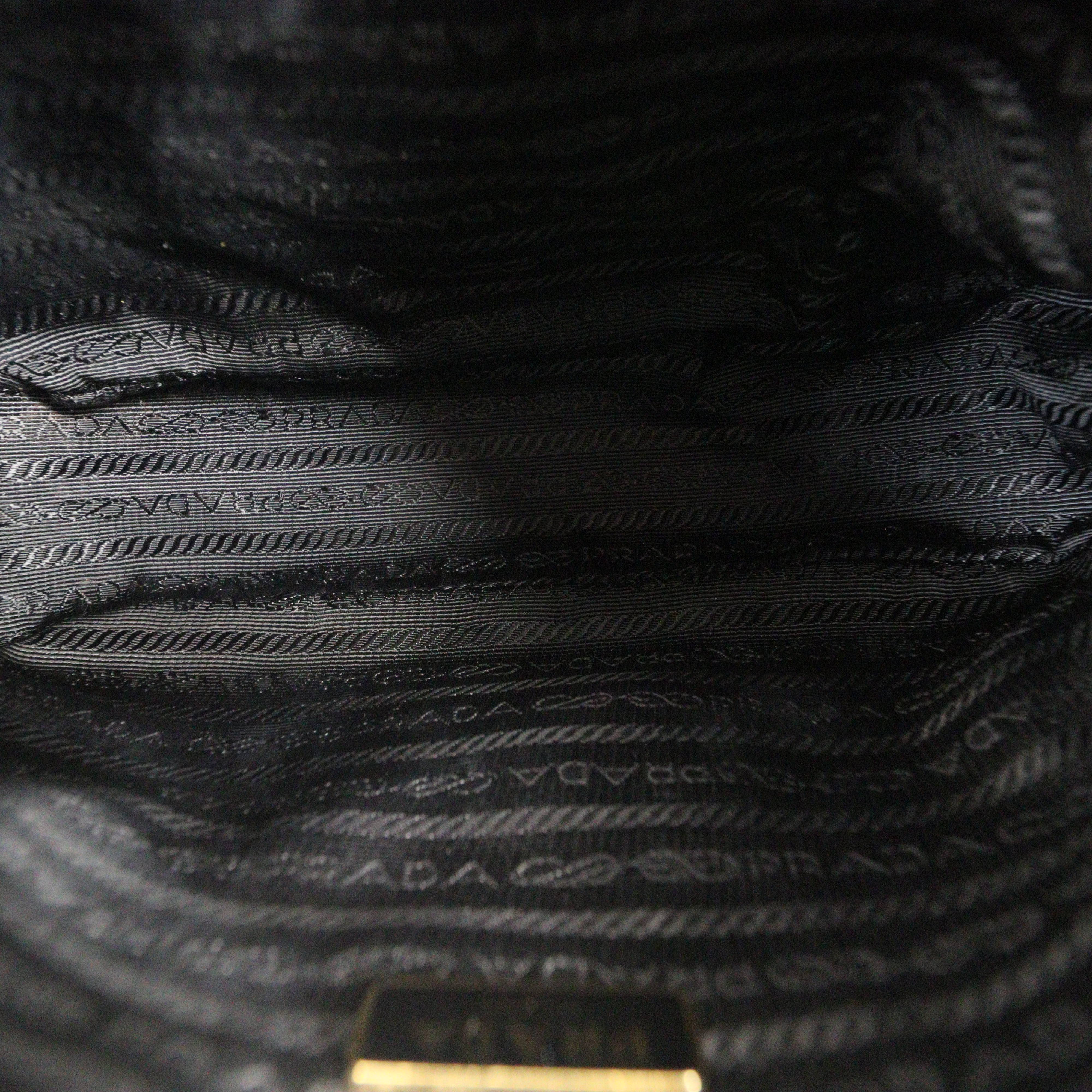 Prada Re-edition 2005 Saffiano Shoulder Bag