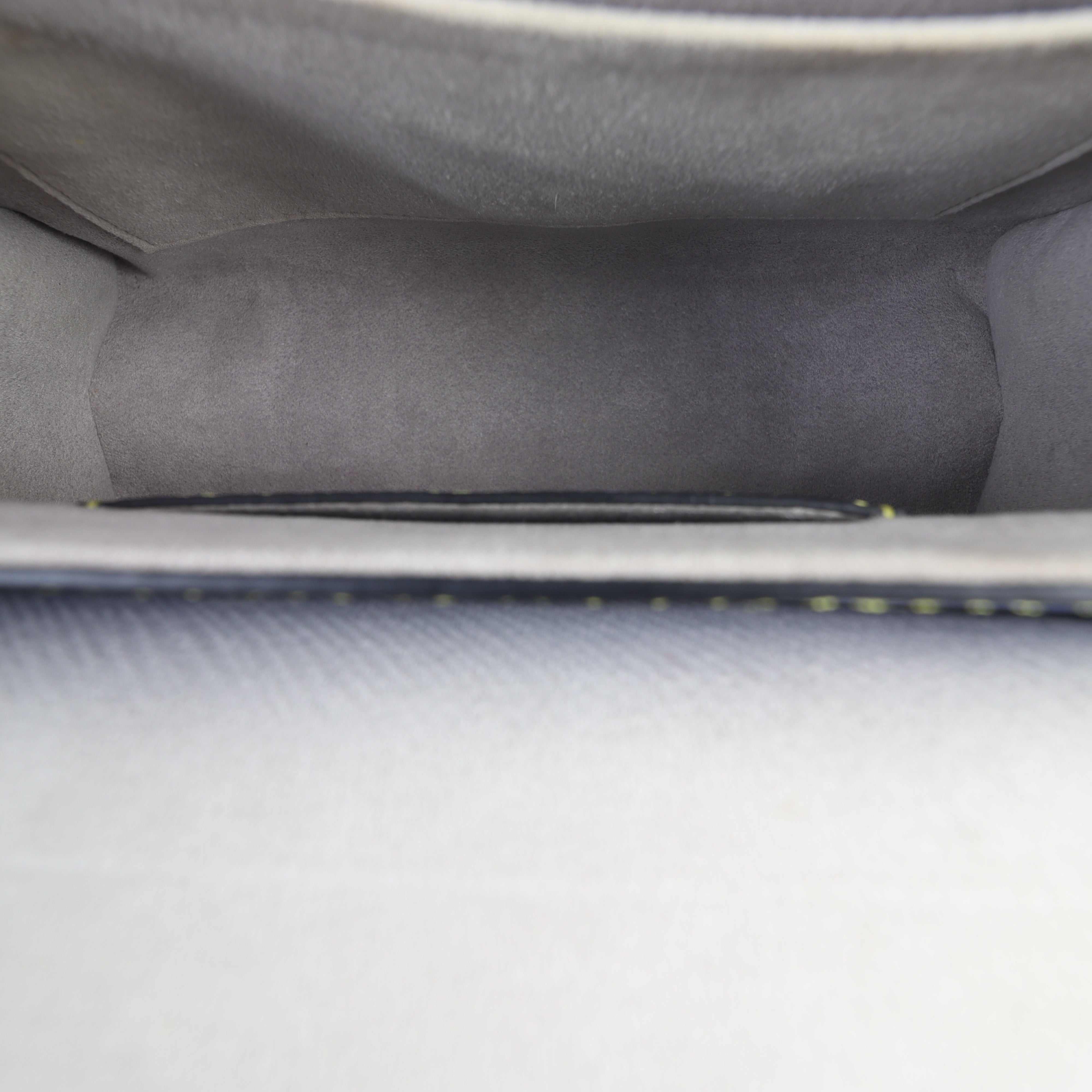 Louis Vuitton Twist MM Epi