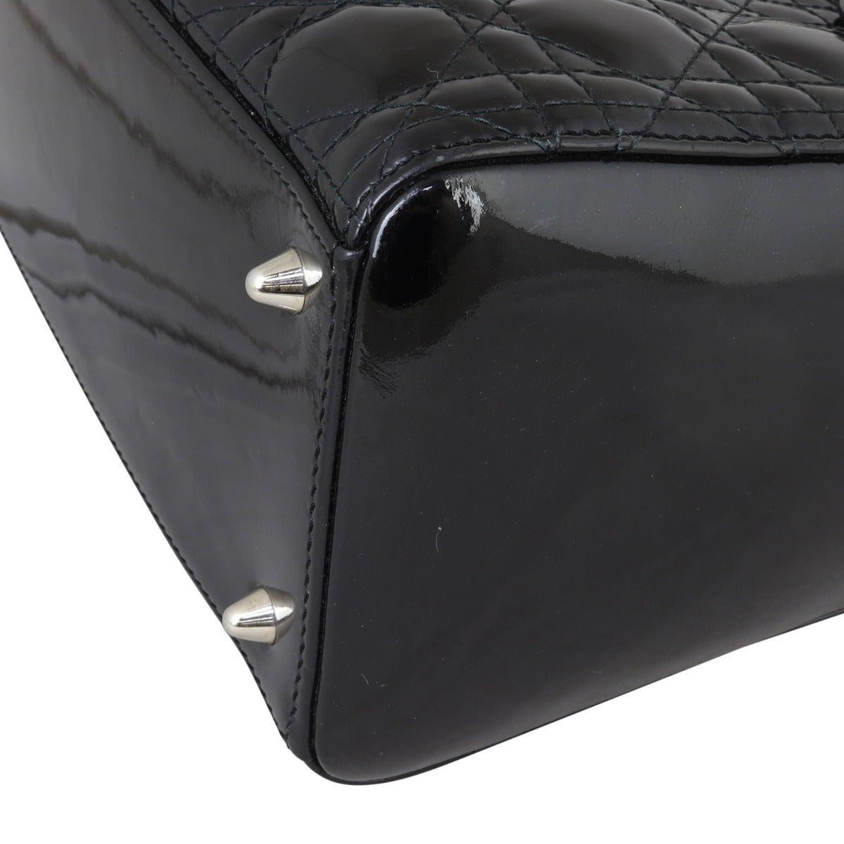 Dior Lady Dior Medium Corner Closeup